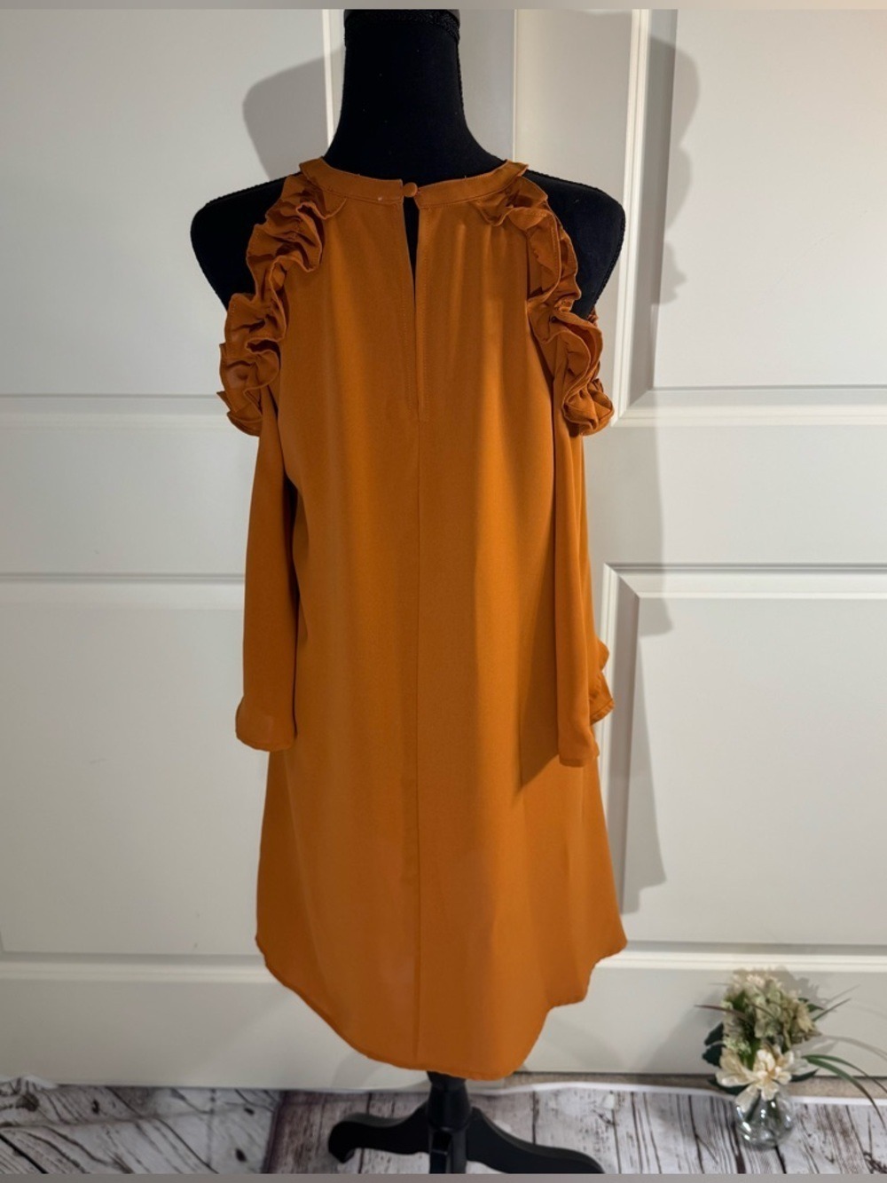 TCEC Ruffle Cold-Shoulder Dress in Burnt Orange Medium - Picture 3 of 9